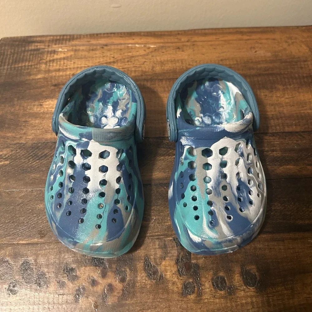 Joybees Baby Size 4/5 Blue, Green & White Tie Dye Slip On Clog Waterproof Summer